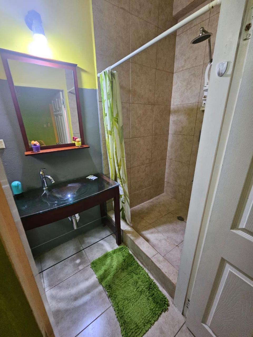 Fish Tobago Guesthouse Or Joy And Brandon Guesthouse Buccoo Номер фото