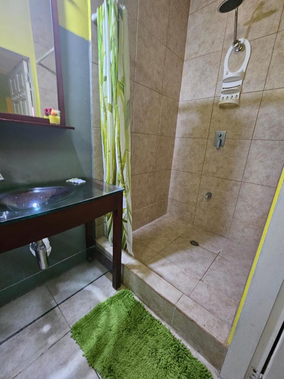 Fish Tobago Guesthouse Or Joy And Brandon Guesthouse Buccoo Номер фото