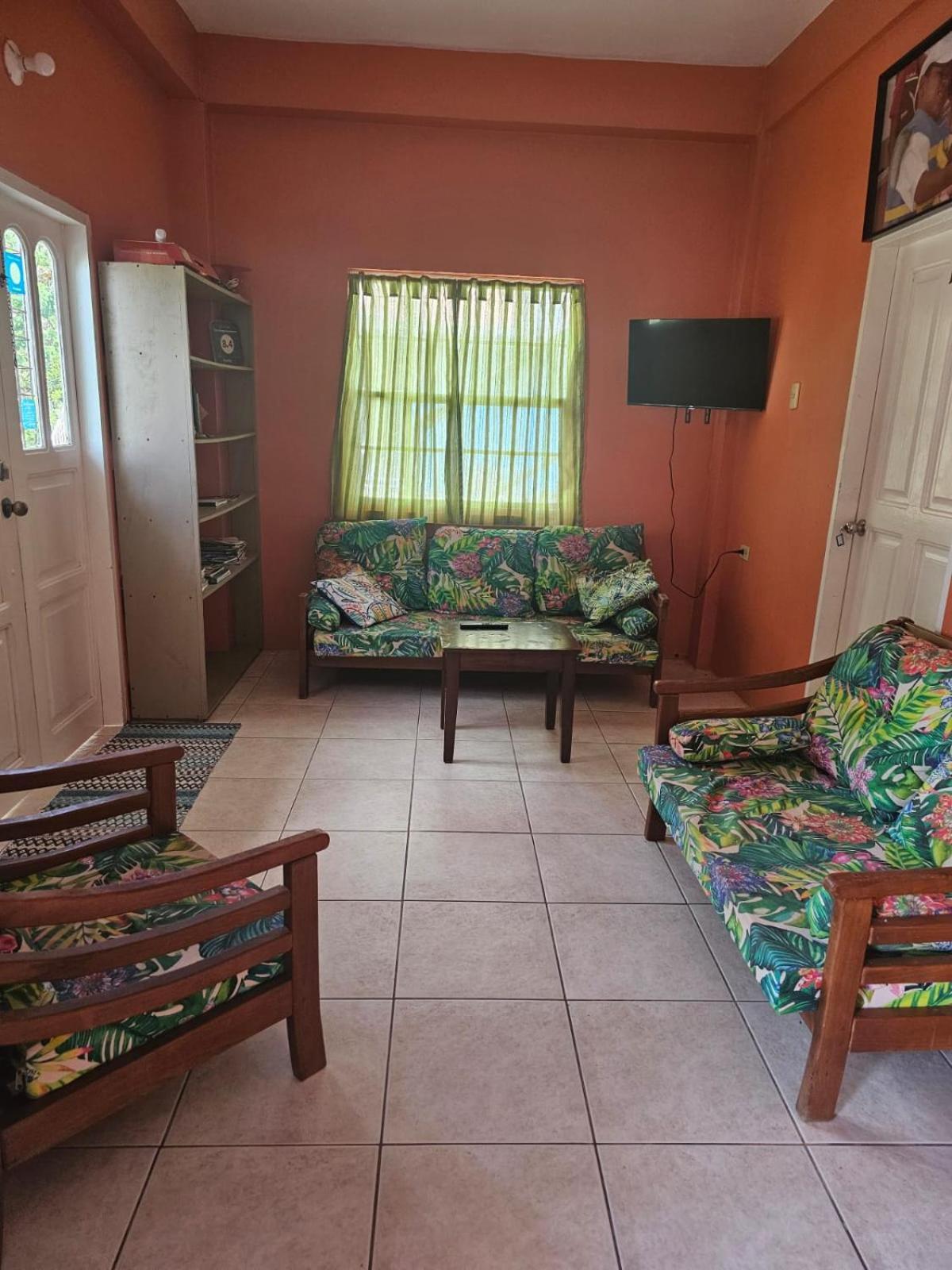 Fish Tobago Guesthouse Or Joy And Brandon Guesthouse Buccoo Номер фото