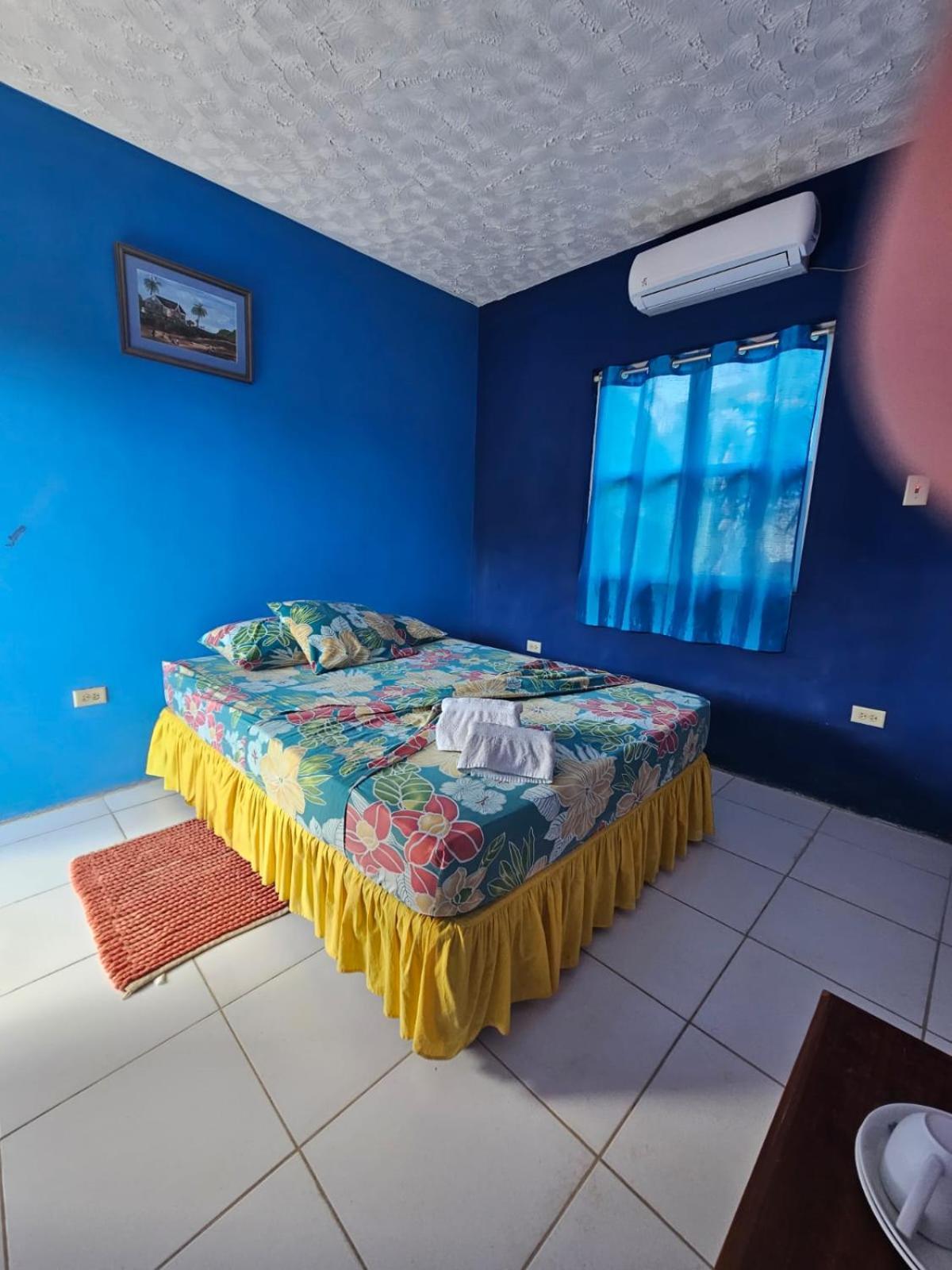 Fish Tobago Guesthouse Or Joy And Brandon Guesthouse Buccoo Номер фото