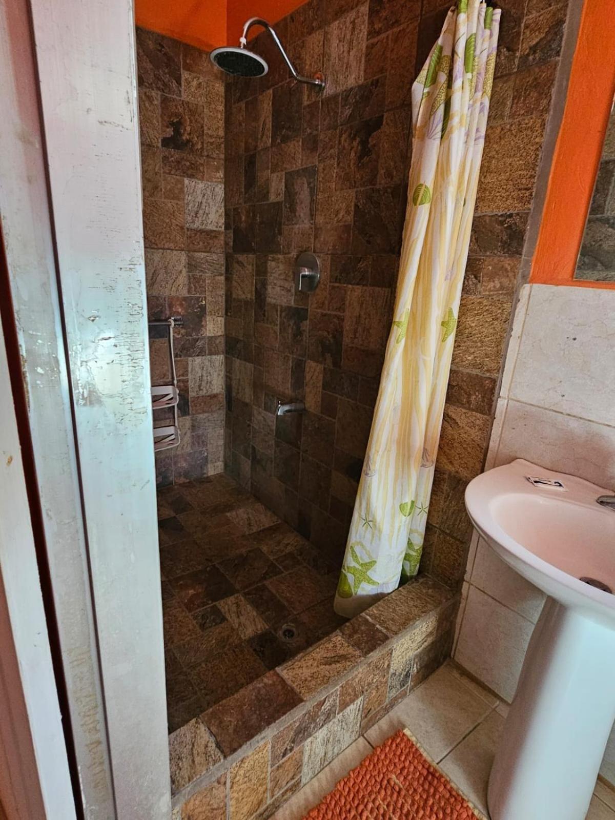 Fish Tobago Guesthouse Or Joy And Brandon Guesthouse Buccoo Номер фото
